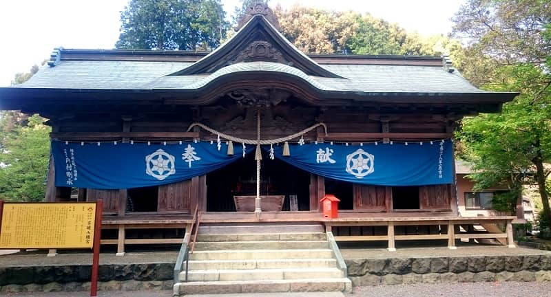 不破八幡神社 威風堂々たる拝殿の佇まい