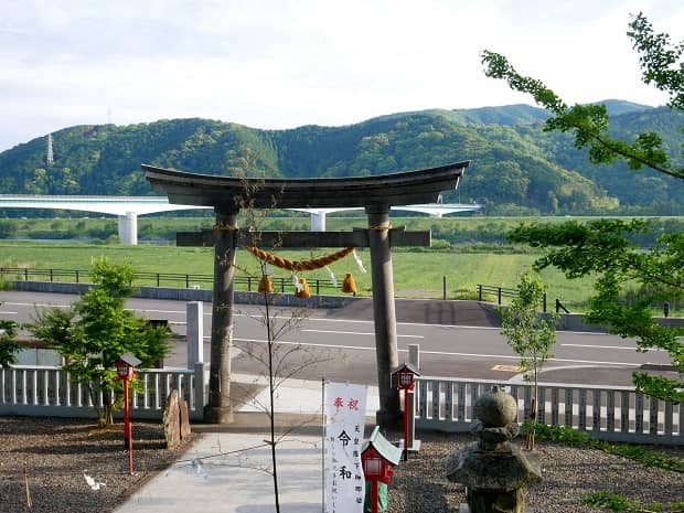 不破八幡神社 境内から望む四万十川