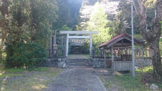 中村大神宮付近にある水路