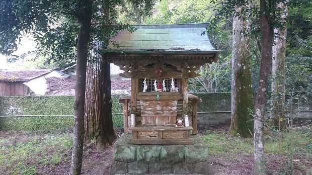 拝殿脇の猿田彦神社