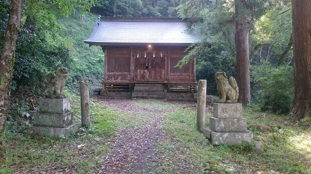 奥御前神社の参道へとつづく入口