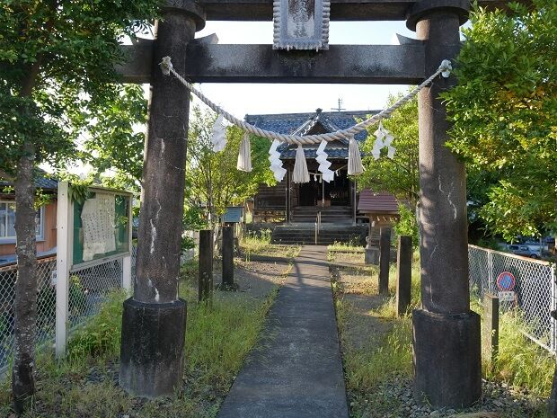 須賀神社境内