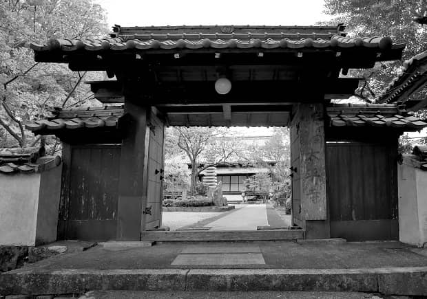 太平寺 江戸時代に建立された風格ある山門