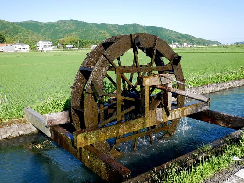 四ケ村溝の水車（安並水車の里）水車から落ちる心地よい水の音